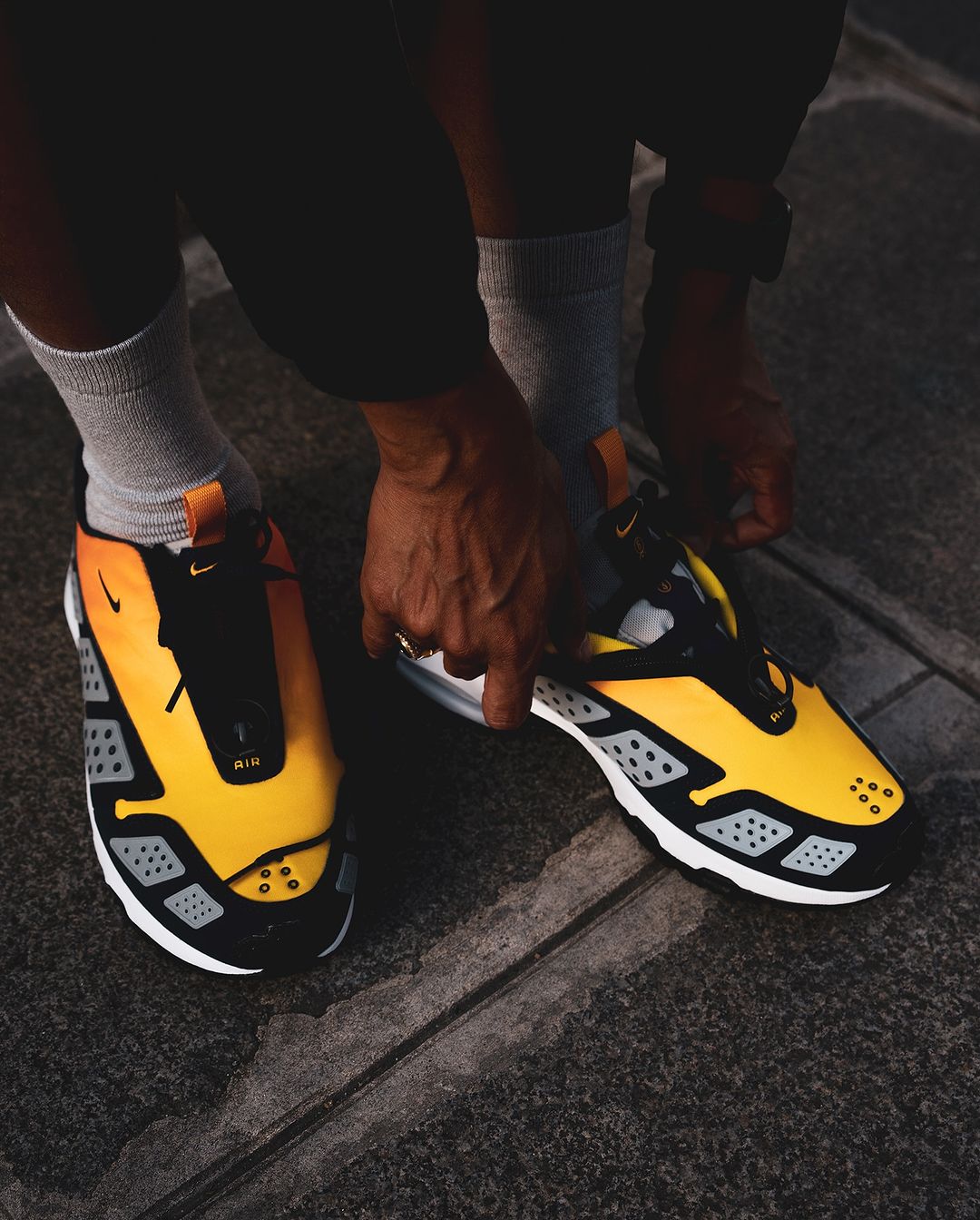 Nike Air Max Sunder - "Canyon Gold Deep Ocean"