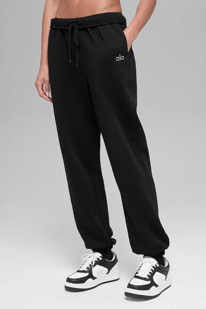 Alo Yoga Accolade Sweatpants - "Black"