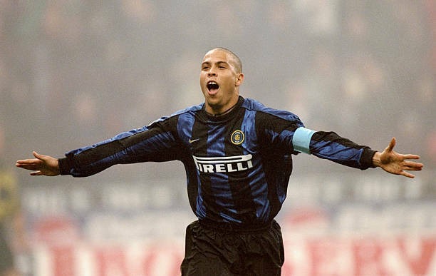 Inter Milan 2001/02 Home Retro Football Shirt